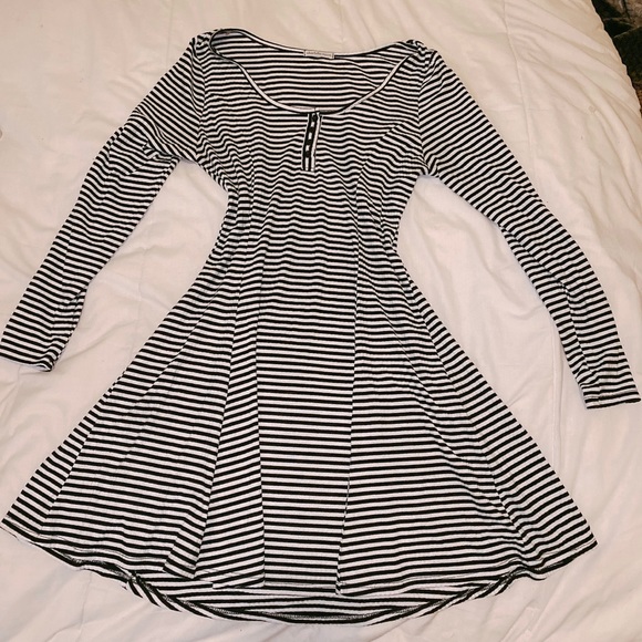 Charlotte Russe Dresses & Skirts - Stripped dress size M
